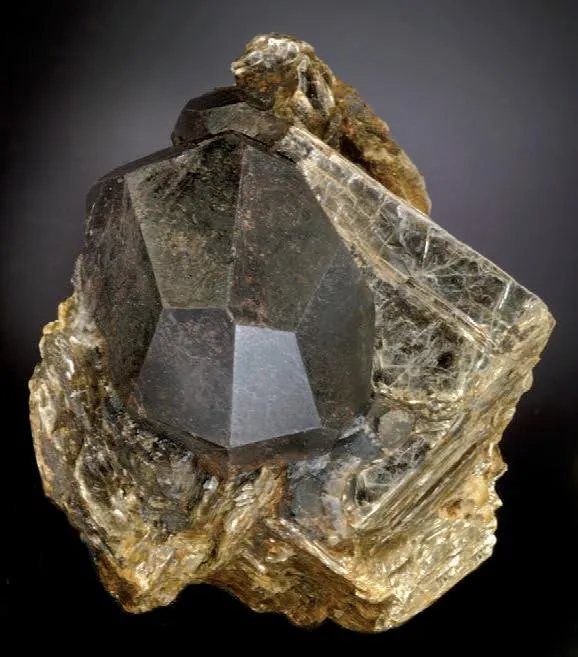 Andradite-Almandine, Muscovite - image 1