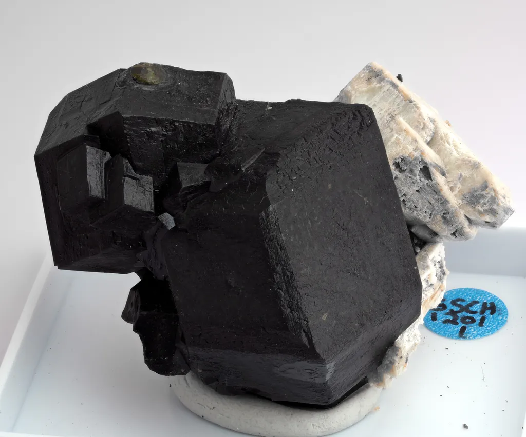 Andradite from Morocco, Drâa-Tafilalet Region, Midelt Province, Imilchil Cercle image