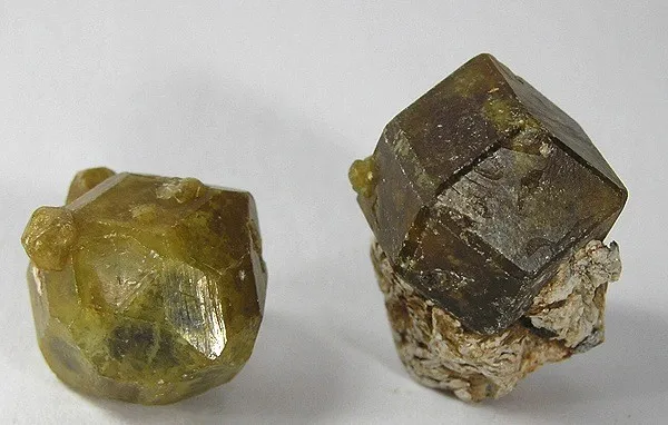 Andradite-Grossular Series image