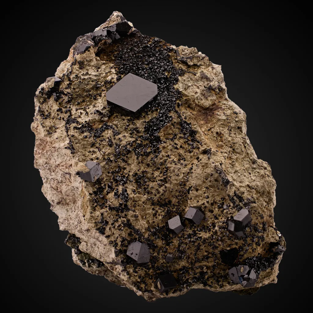 Andradite v. Melanite image