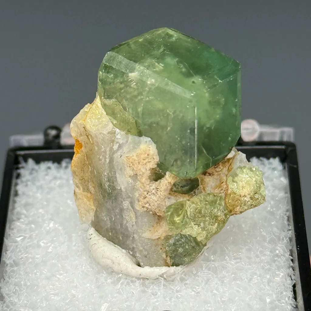 Andradite var Demantoid image