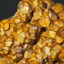 Andradite zoned garnet crystals on Hedengergite - image 3