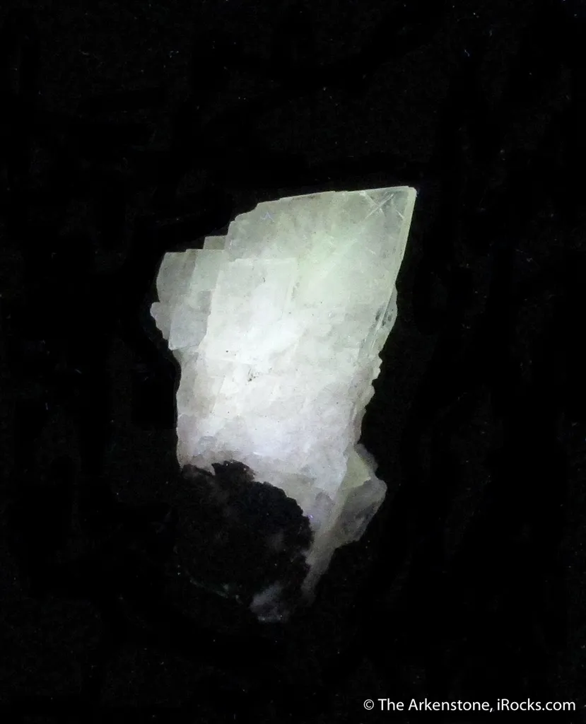 Anglesite (fluorescent) - image 8