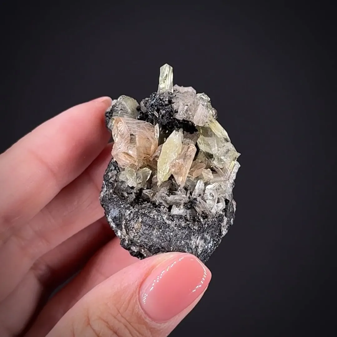 Anglesite on Cerussite - image 2