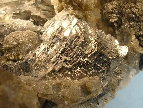 Apatite, Arsenopyrite, Muscovite, Quartz - image 3