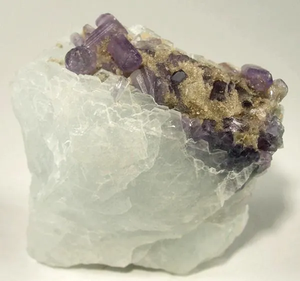Apatite-(Caf), Bertrandite, Albite (Var: Cleavelandite) image