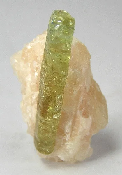 Apatite-(Caf), Calcite image