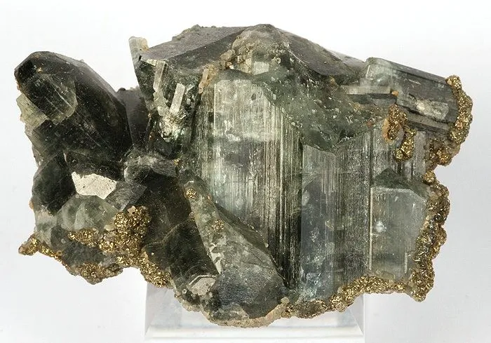 Apatite-(Caf), Chalcopyrite, Siderite image