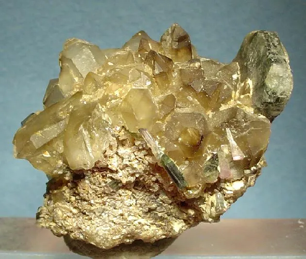 Apatite-(Caf), Quartz (Var: Smoky Quartz), Elbaite, Lepidolite image