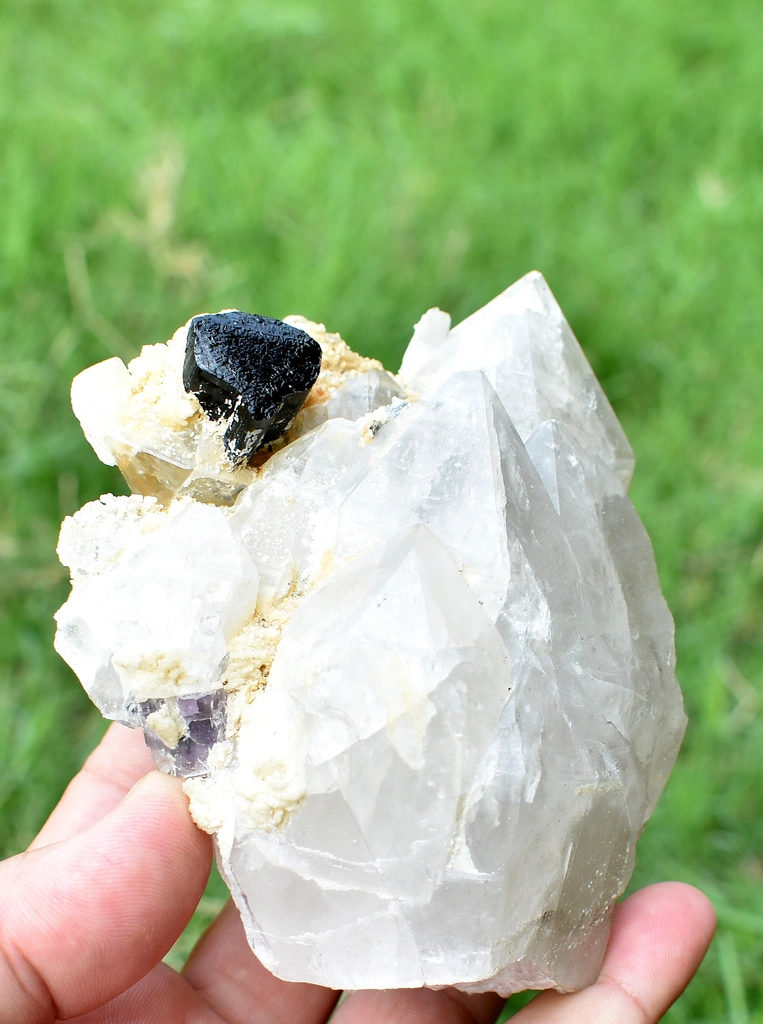 Apatite from Alchuri, Shigar Valley, Shigar District, Gilgit-Baltistan, Pakistan - image 8