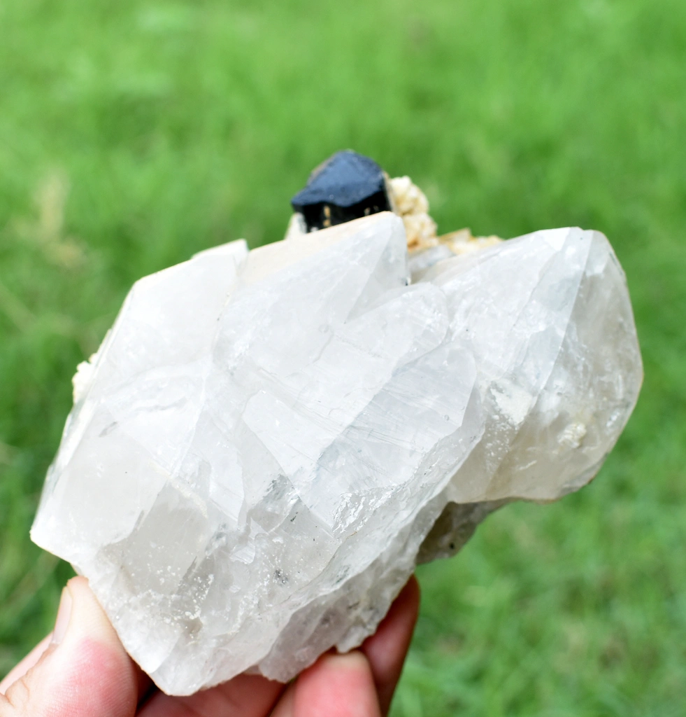 Apatite from Alchuri, Shigar Valley, Shigar District, Gilgit-Baltistan, Pakistan - image 3