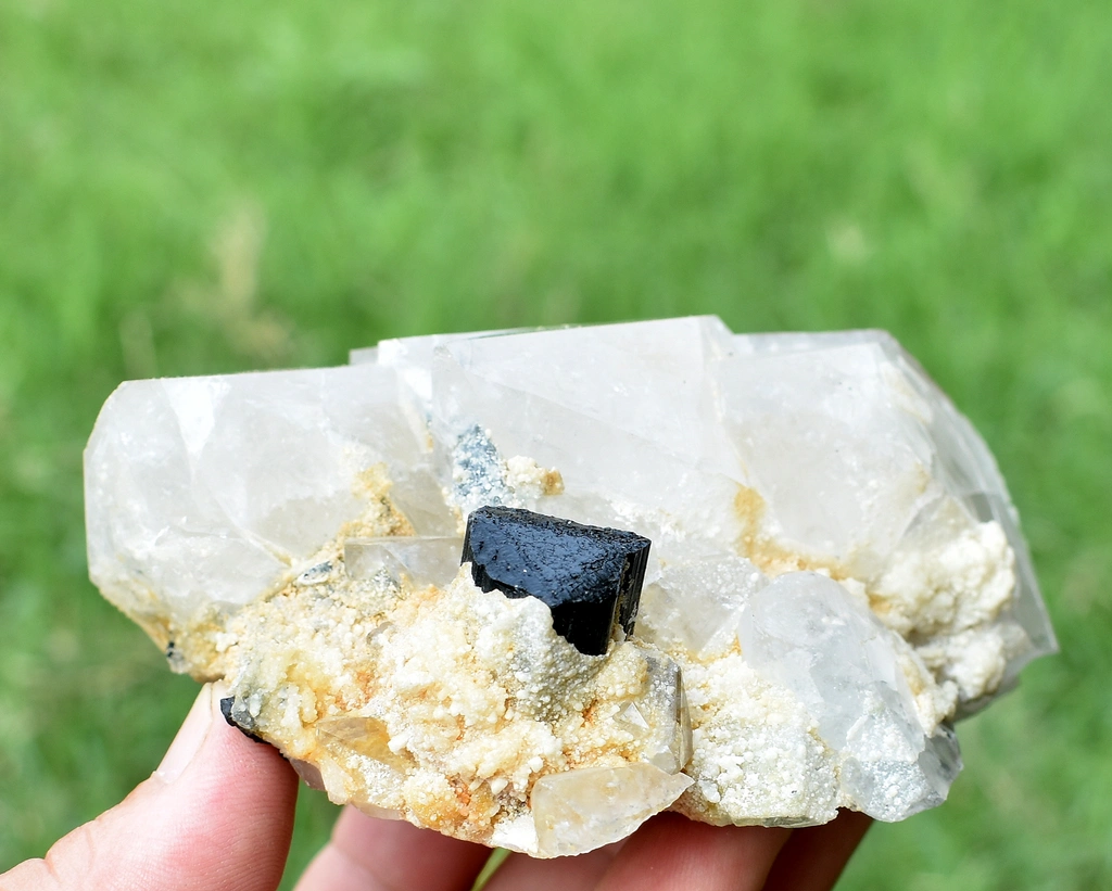 Apatite from Alchuri, Shigar Valley, Shigar District, Gilgit-Baltistan, Pakistan - image 5