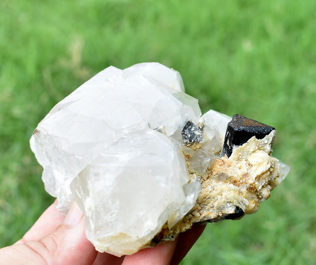 Apatite from Alchuri, Shigar Valley, Shigar District, Gilgit-Baltistan, Pakistan - image 4