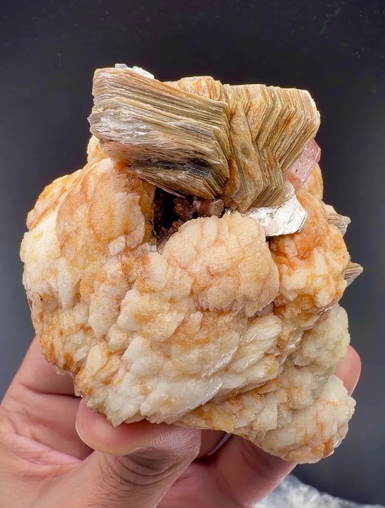 Apatite from Pakistan - image 3