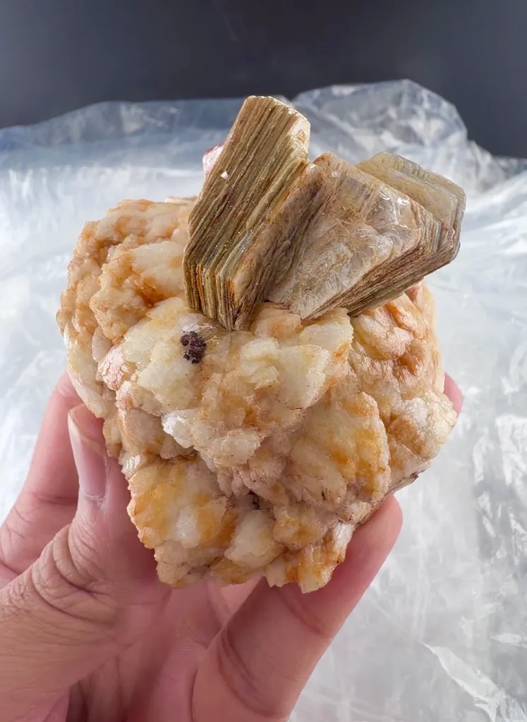 Apatite from Pakistan - image 5