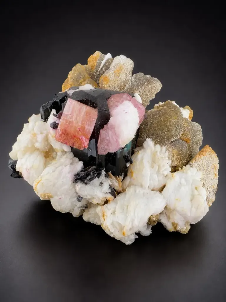 Apatite from Pakistan image