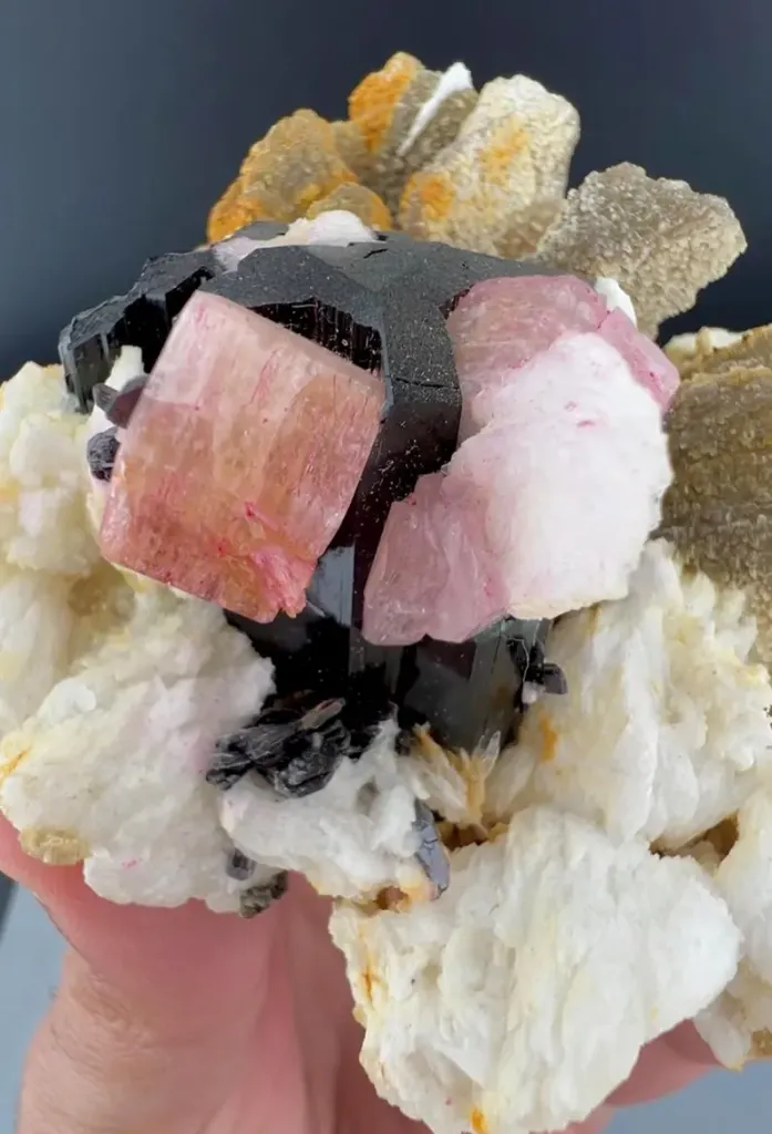 Apatite from Pakistan - image 5