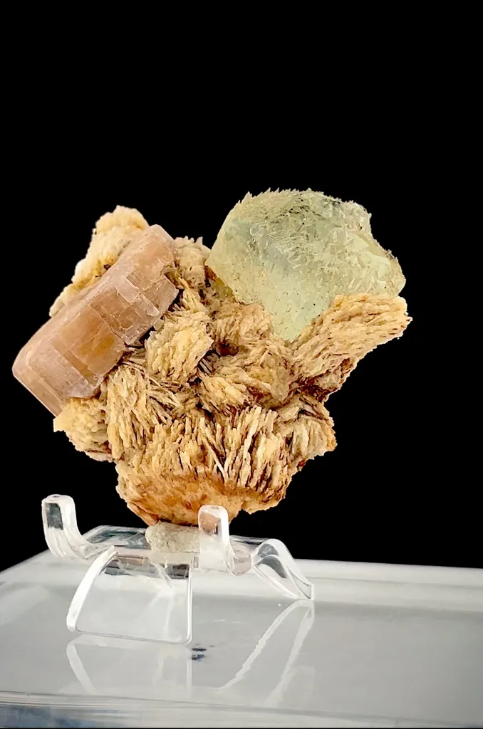 Apatite from Pakistan image