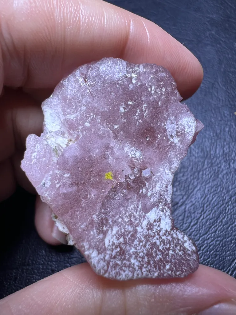 Apatite from Pakistan, Gilgit-Baltistan, Shigar District, Shigar Valley, Alchuri - image 5