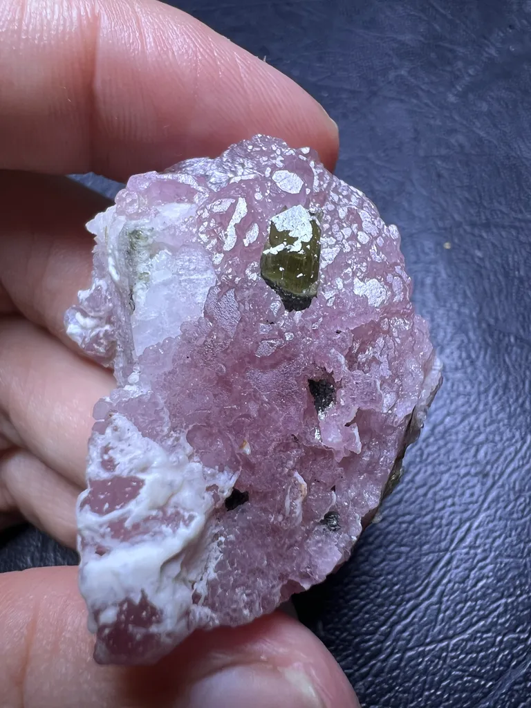 Apatite from Pakistan, Gilgit-Baltistan, Shigar District, Shigar Valley, Alchuri - image 3