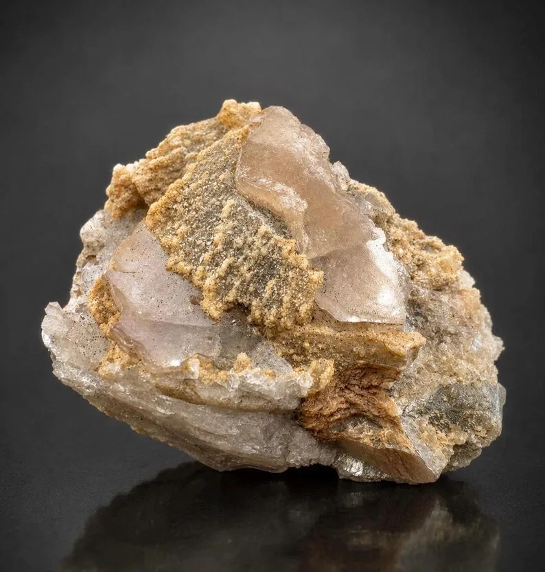 Apatite from Pakistan image