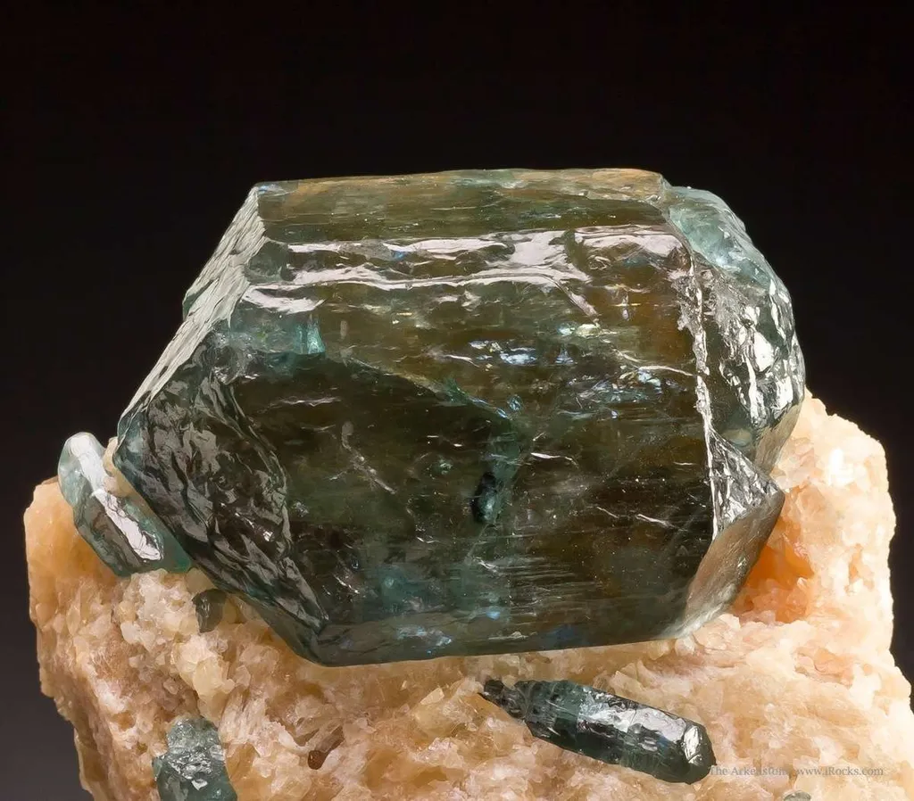 Apatite on Calcite image