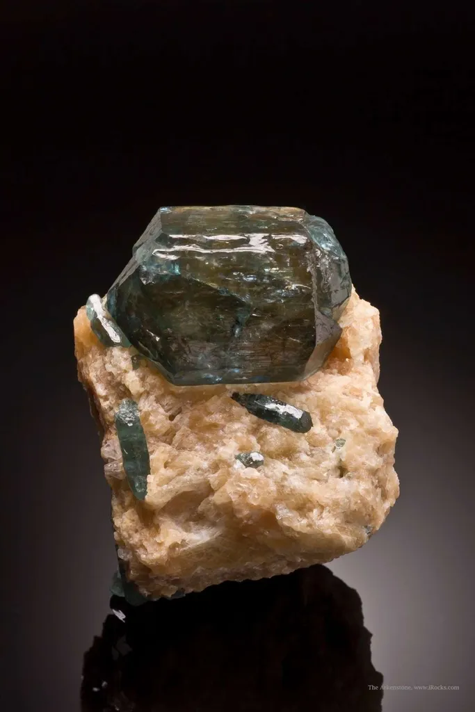 Apatite on Calcite - image 3