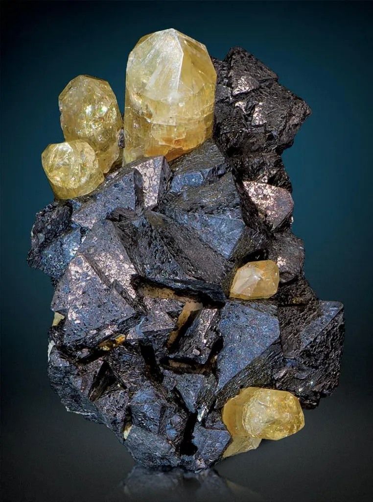 Apatite on Hematite after Magnetite image