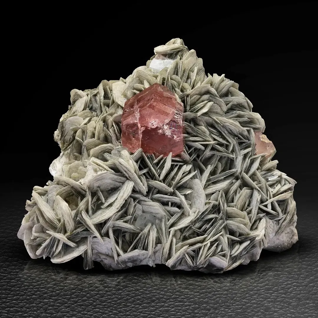 Apatite on Muscovite - image 2