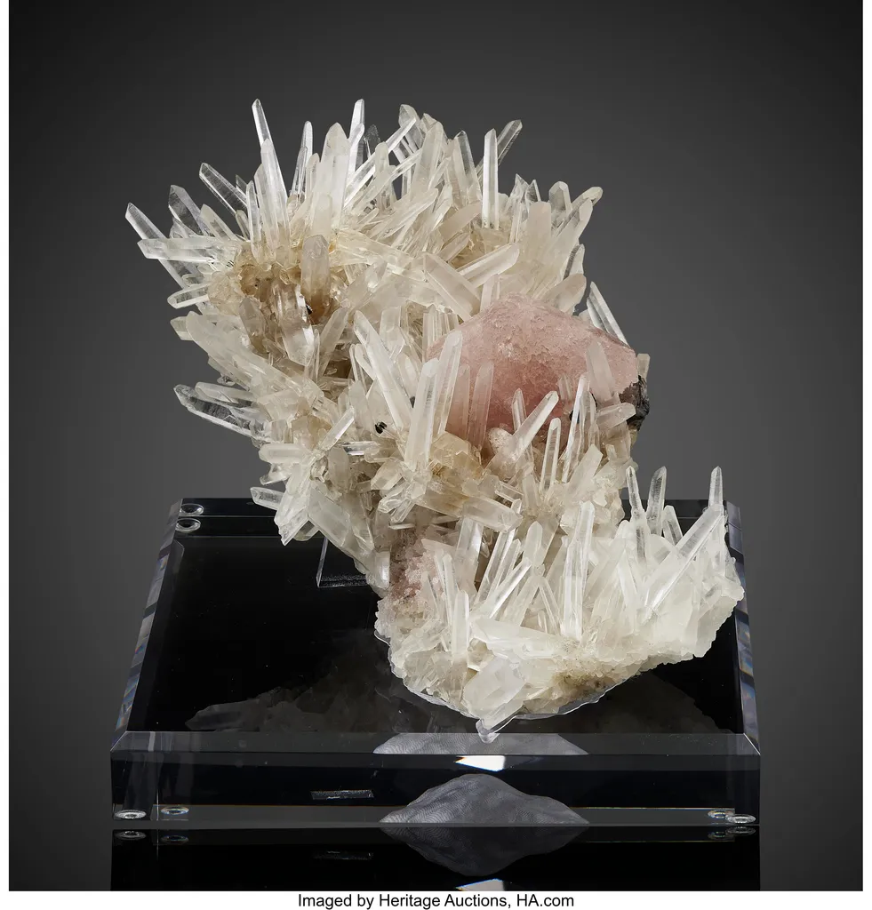 Apatite on Quartz image