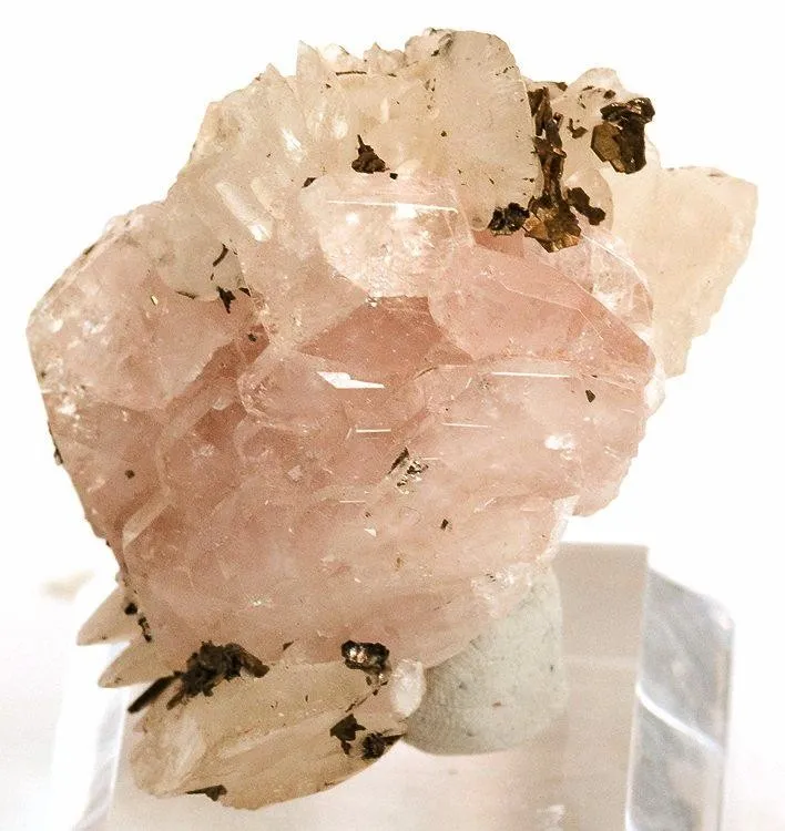 Apatite, Scheelite, Cubanite, Magnesite image