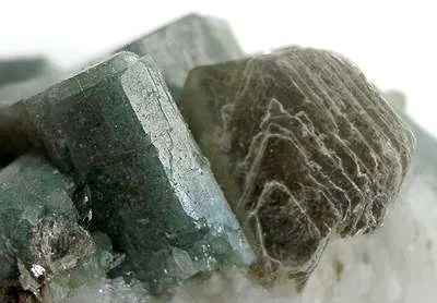 Apatite Var. Mangan-Apatite - image 4