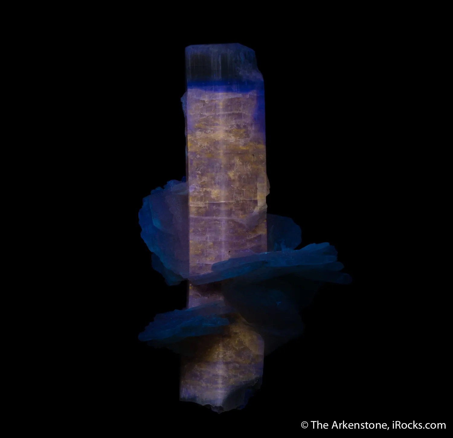 Apatite with Cleavelandite - image 4