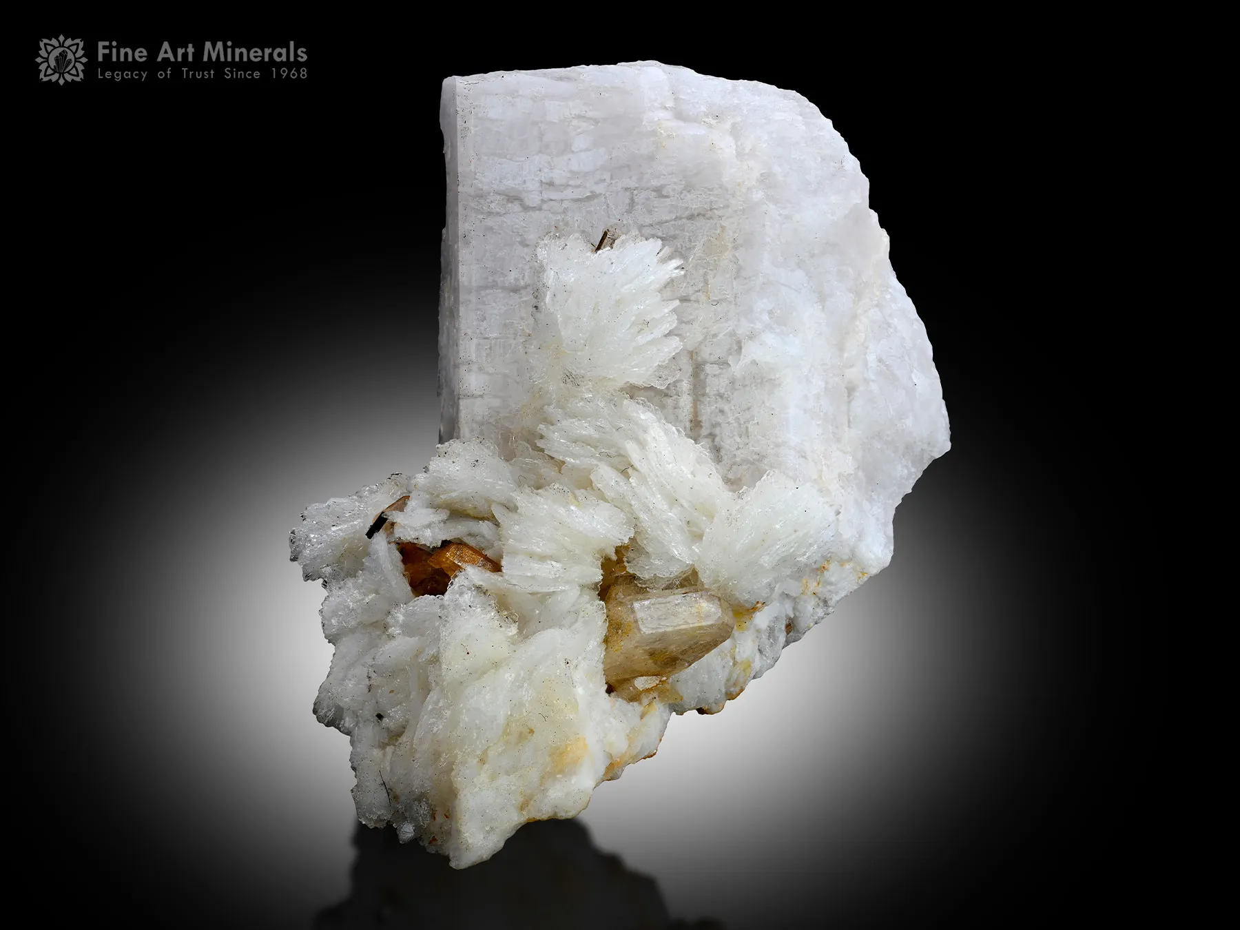 Apatite with Cleavelandite from Pakistan - image 1