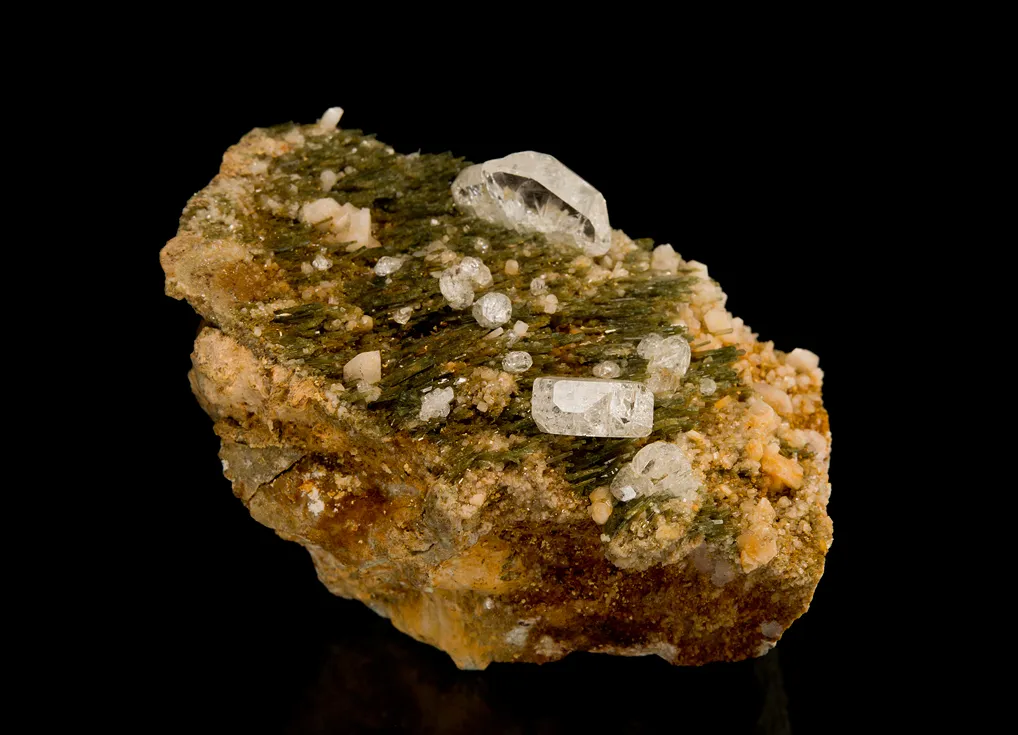 Apatite with Clinozoisite - image 3