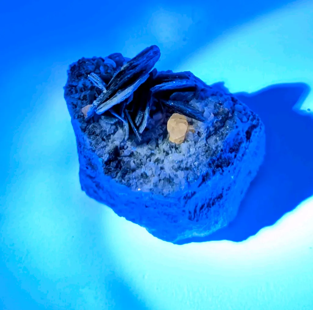 Apatite with Muscovite - image 4