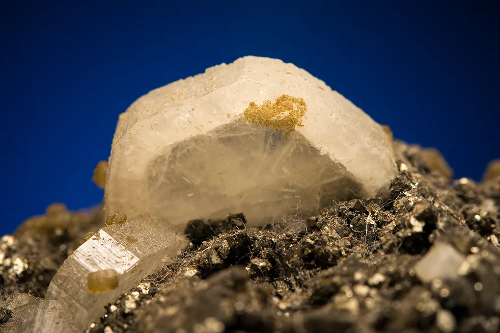 Apatite with Siderite and Pyrite - image 2