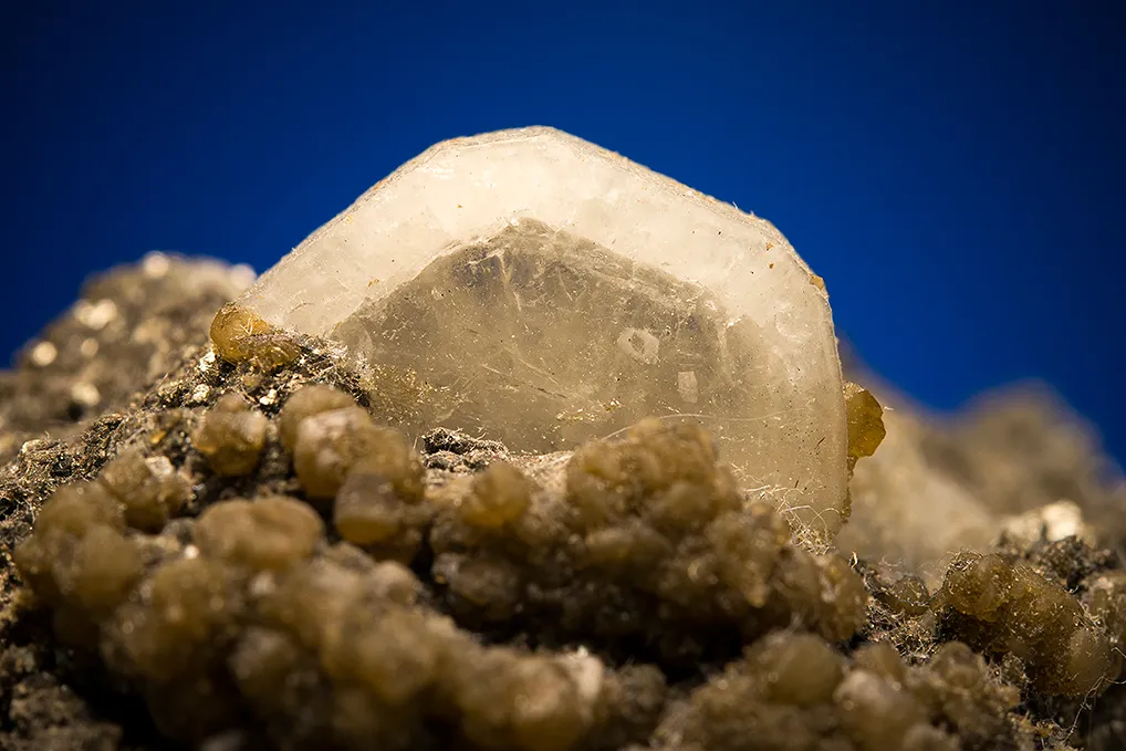 Apatite with Siderite and Pyrite - image 3