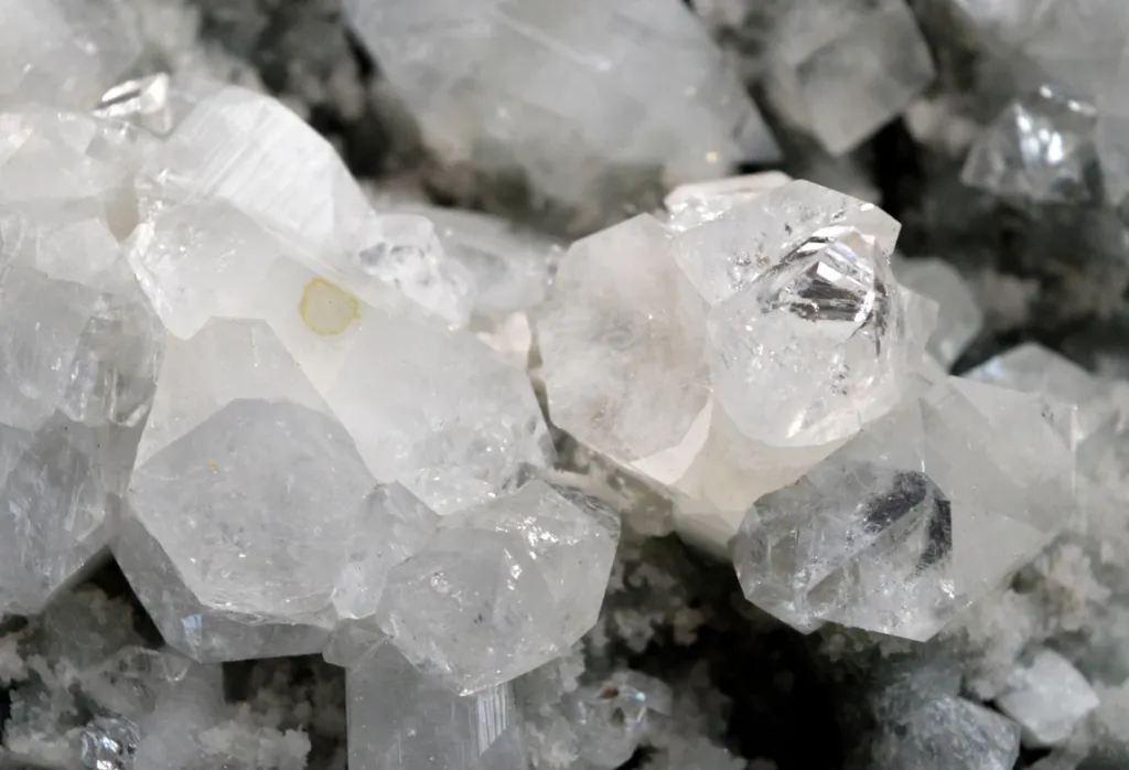Apophyllite 780 grams - Jalgaon District, Maharashtra, India - image 3