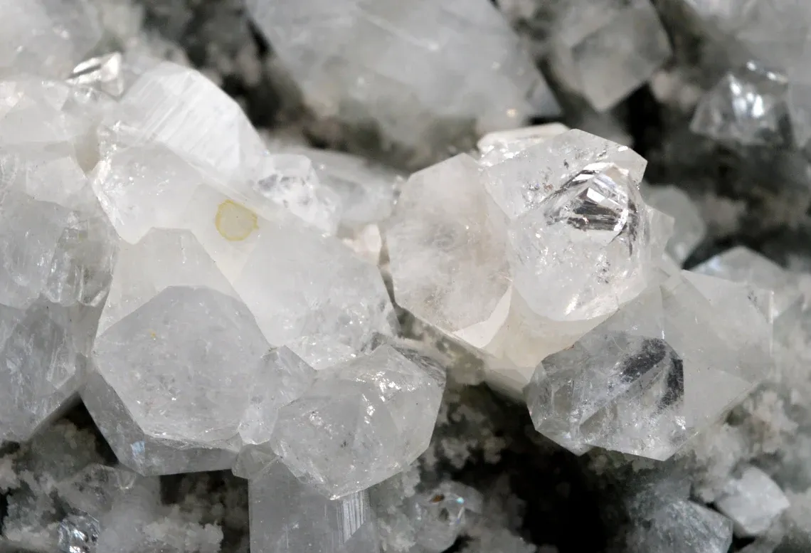 Apophyllite 780 grams - Jalgaon District, Maharashtra, India - image 3