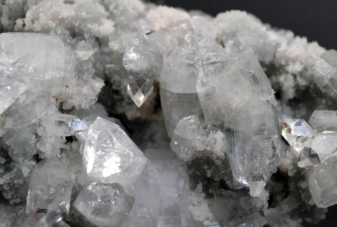 Apophyllite 780 grams - Jalgaon District, Maharashtra, India - image 4