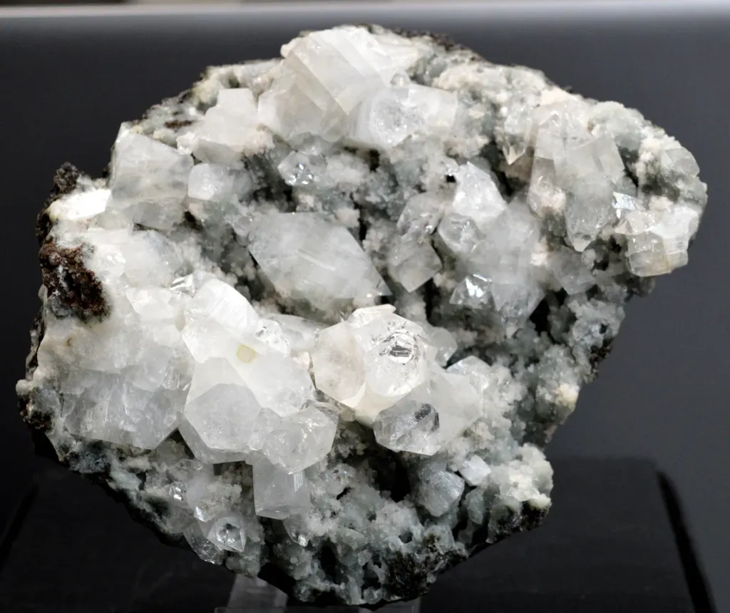 Apophyllite 780 grams - Jalgaon District, Maharashtra, India image