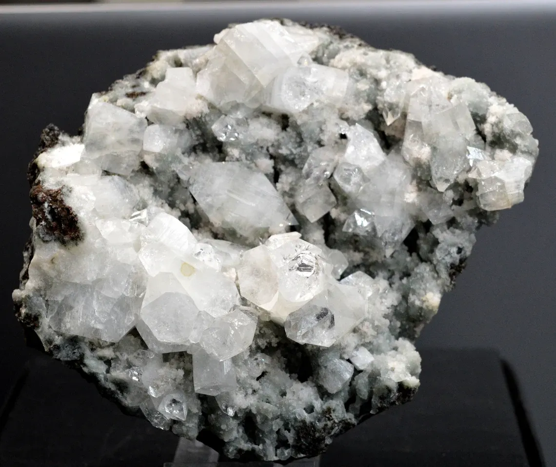 Apophyllite 780 grams - Jalgaon District, Maharashtra, India - image 1