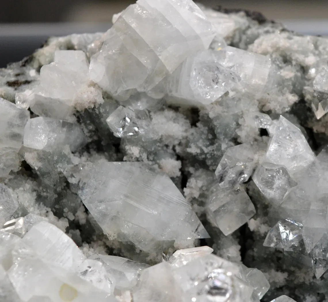 Apophyllite 780 grams - Jalgaon District, Maharashtra, India - image 2