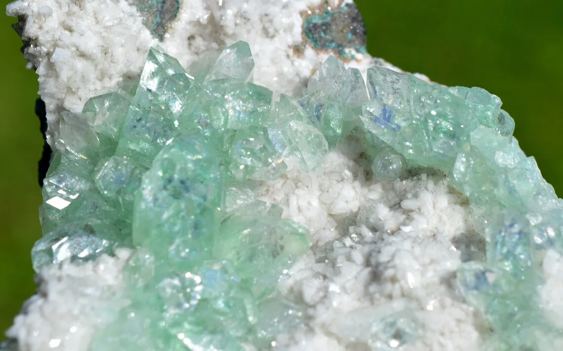 Apophyllite and Stilbite - 1214 grams - Jalgaon District, Maharashtra, India - image 2