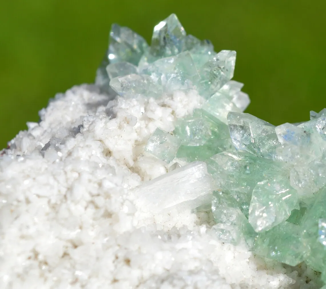 Apophyllite and Stilbite - 1214 grams - Jalgaon District, Maharashtra, India - image 6