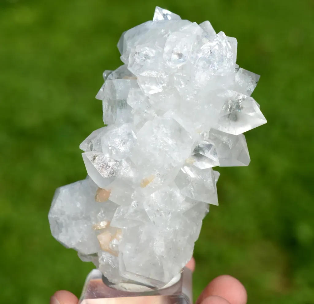 Apophyllite and Stilbite 344 grams - Jalgaon District, Maharashtra, India - image 2