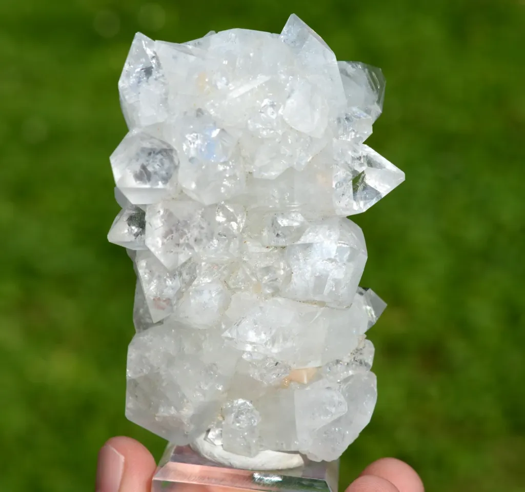 Apophyllite and Stilbite 344 grams - Jalgaon District, Maharashtra, India image