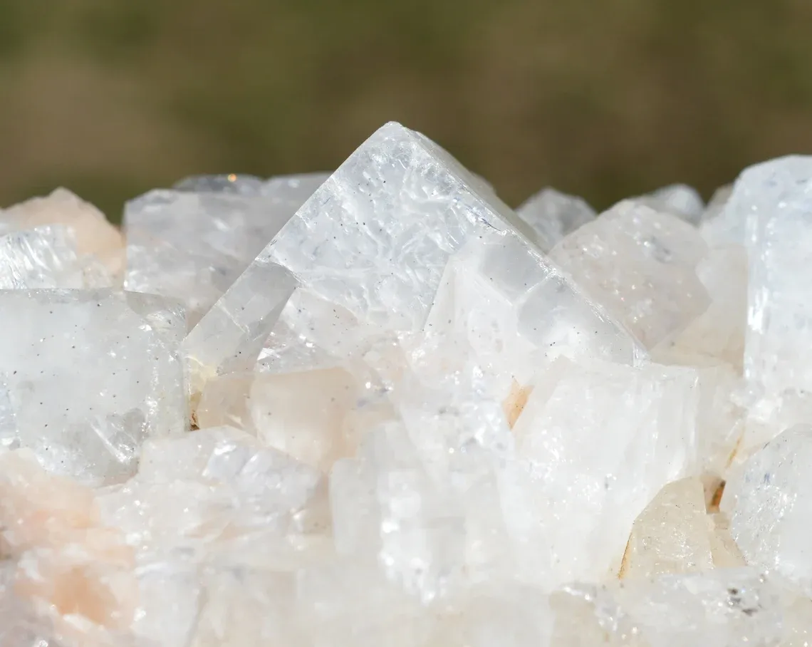 Apophyllite and Stilbite 860 grams - Jalgaon District, Maharashtra, India - image 2