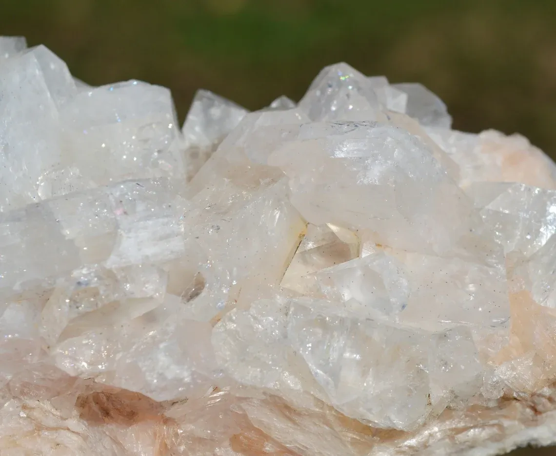 Apophyllite and Stilbite 860 grams - Jalgaon District, Maharashtra, India - image 4